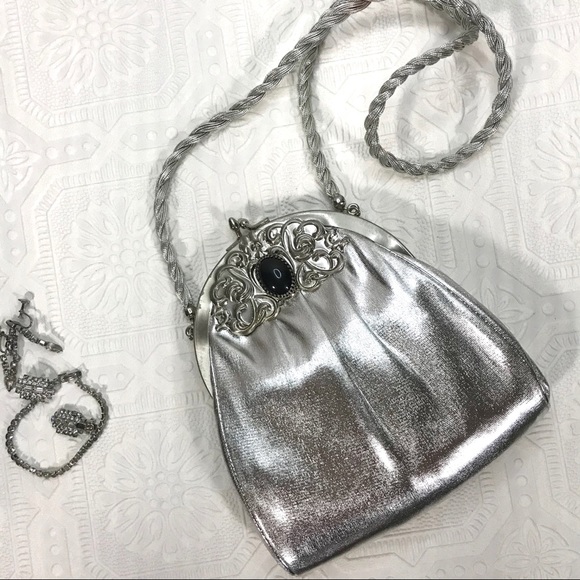 Vintage Handbags - 🍄Vintage Silver Snap Purse